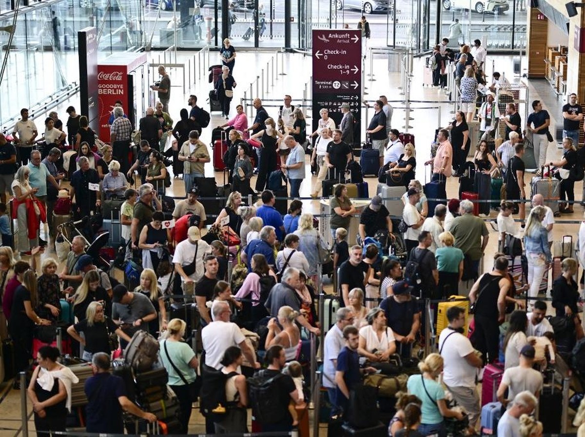 Serangan Siber Lumpuhkan Sistem Check-in Bandara Besar Eropa, Banyak Penerbangan Terganggu