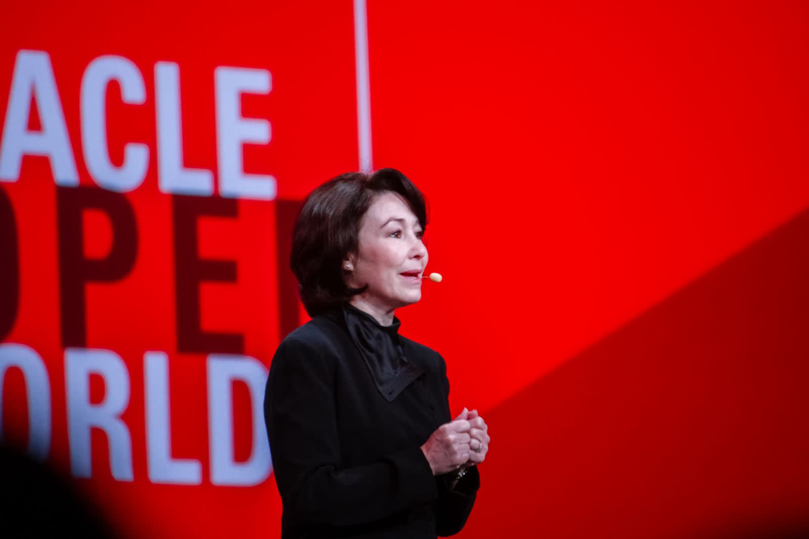 Oracle Tunjuk Dua CEO Baru, Saham Melonjak di Era AI - image 1