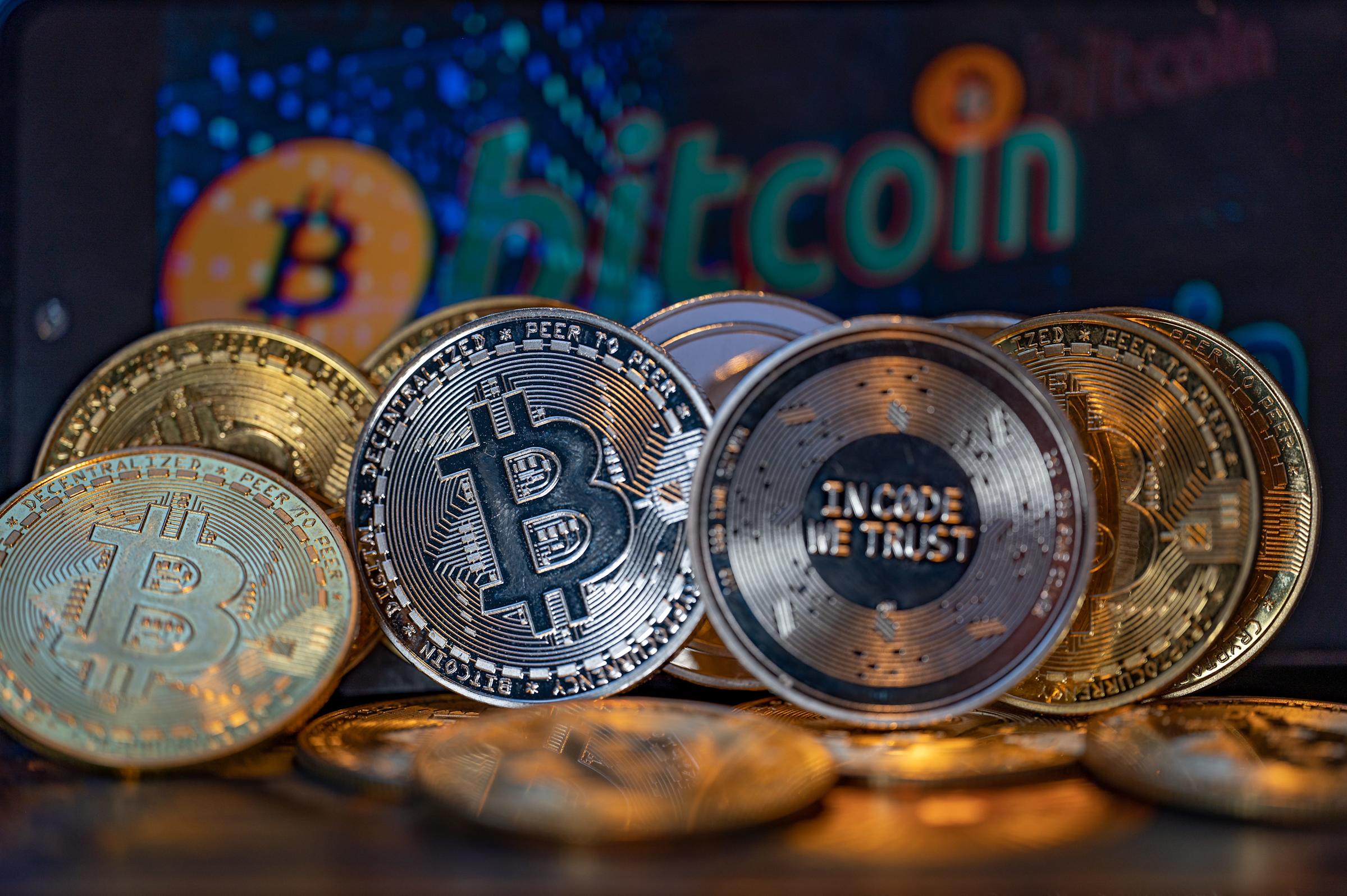 Jutawan Kripto Kini Bisa Beli Visa Emas dengan Bitcoin di Beberapa Negara - image 1