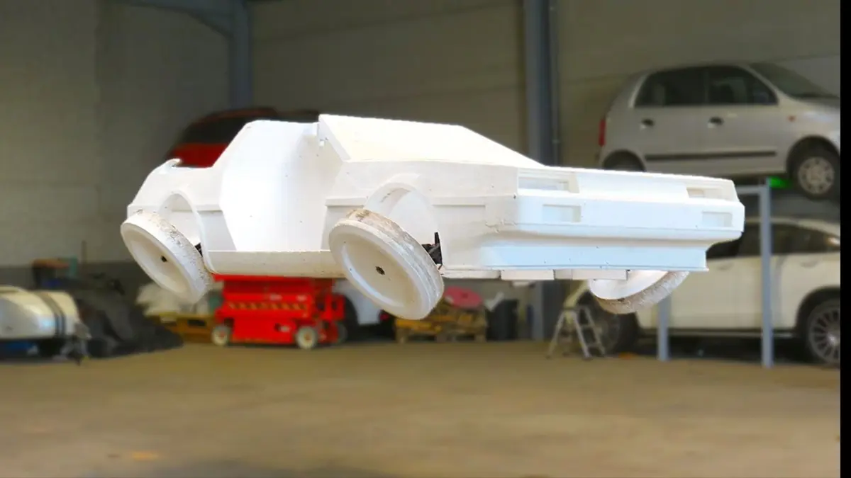 Brian Brocken Mewujudkan DeLorean Terbang Skala Penuh dengan Rangka Karbon Fiber - image 1