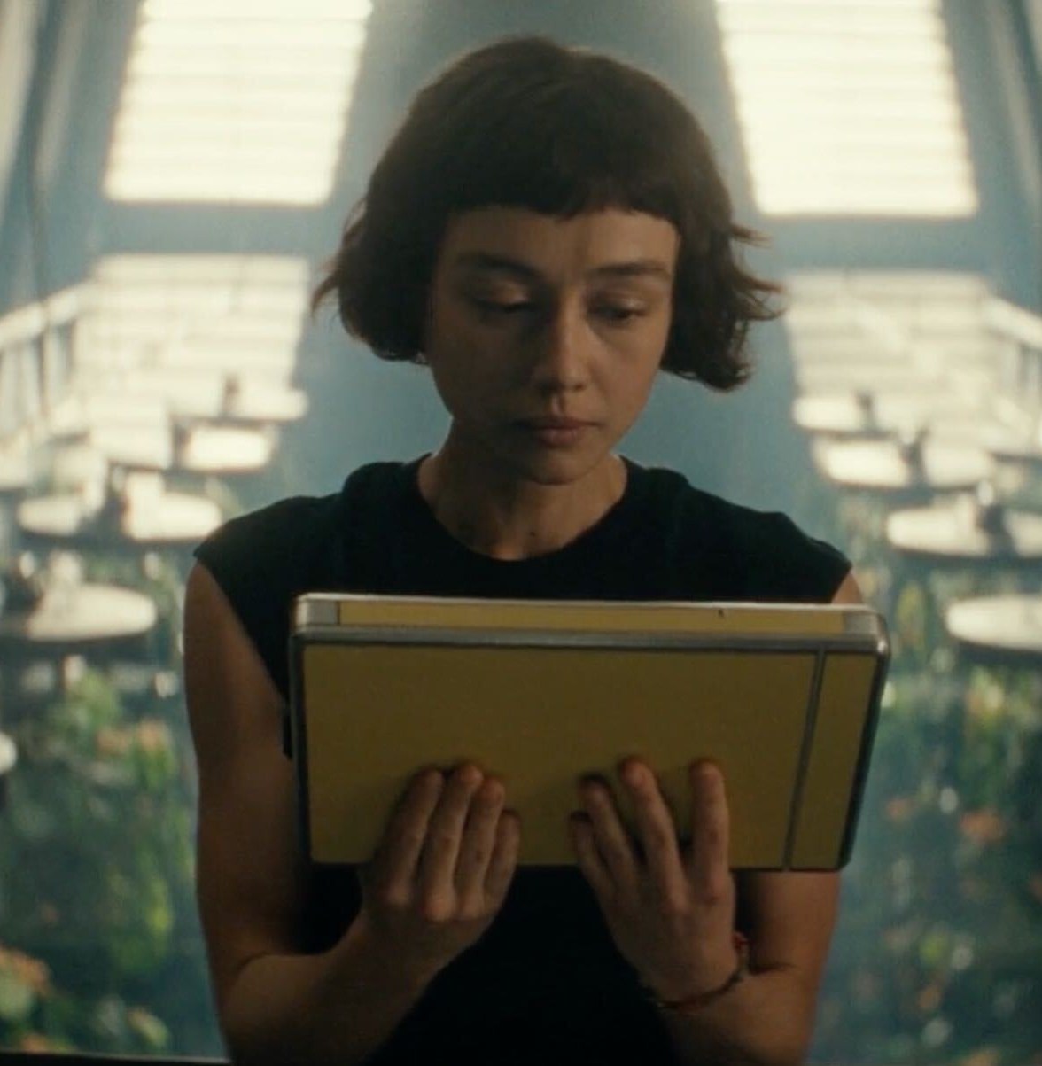 Alien: Earth Mengungkap Teknologi Retro Futuristik di Balik Alien - image 1