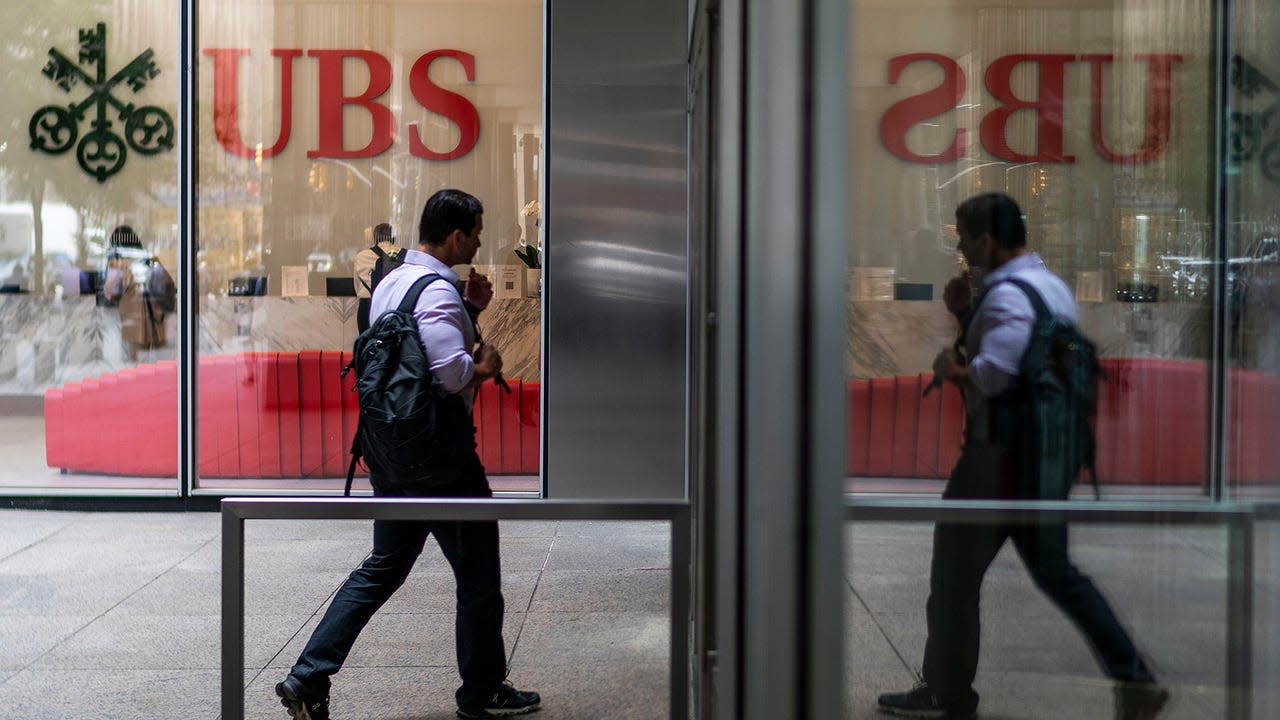 UBS Tingkatkan Bonus Penasihat Kekayaan AS untuk Lawan Persaingan Sengit