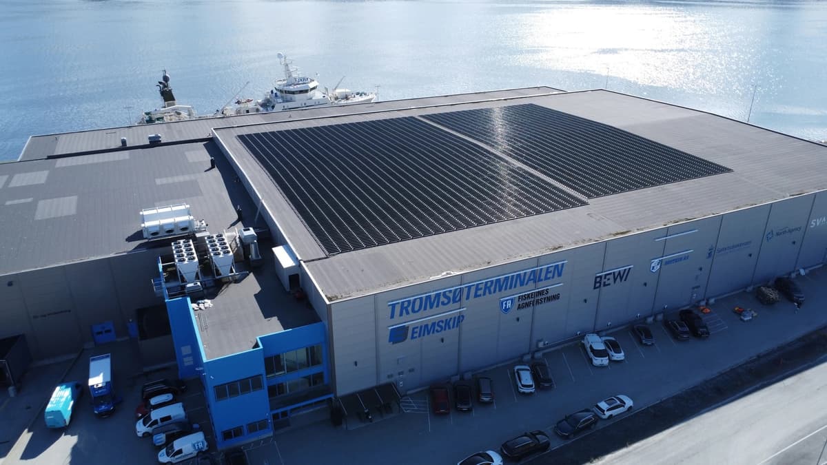 Rekor Dunia Panel Surya Vertikal Terbesar Memaksimalkan Energi di Tromsø