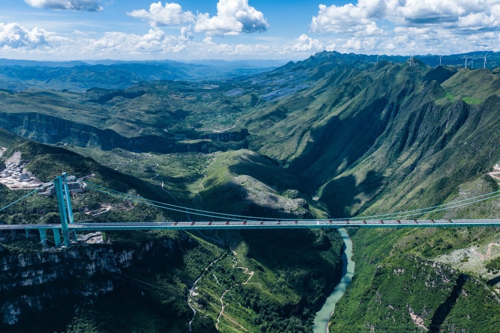 Jembatan Huajiang Grand Canyon: Jembatan Gantung Terpanjang dan Tertinggi Dunia di Guizhou