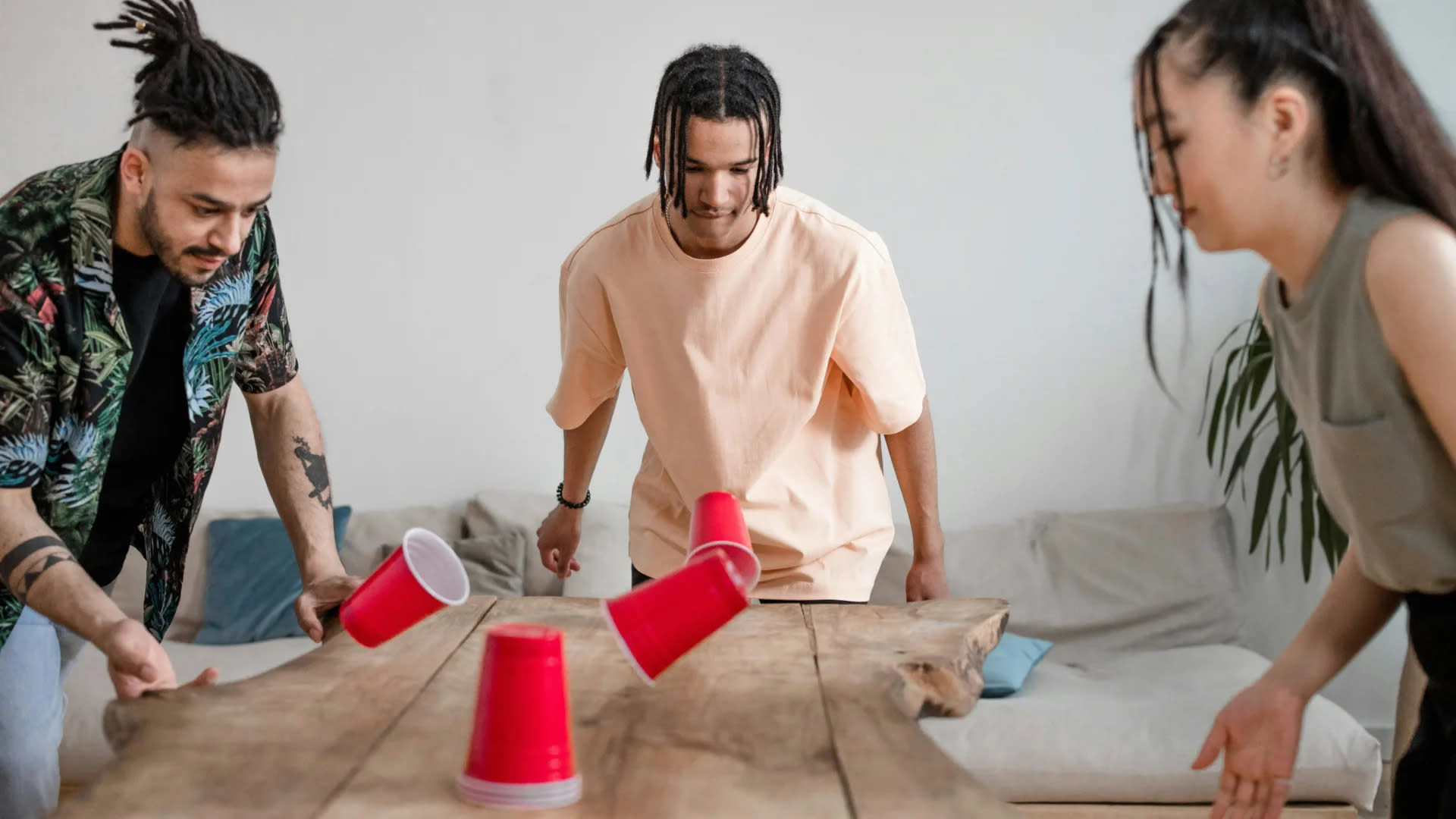 Perbedaan Cara Millennials dan Gen Z Mengelola Keuangan dan Investasi