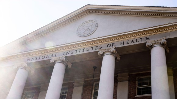 Bagaimana NIH Berhasil Mengejar Ketertinggalan Dana di Tengah Tekanan Besar