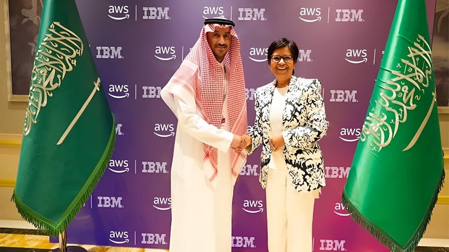 IBM dan AWS Perkuat Transformasi Digital dan Cloud Aman di Timur Tengah