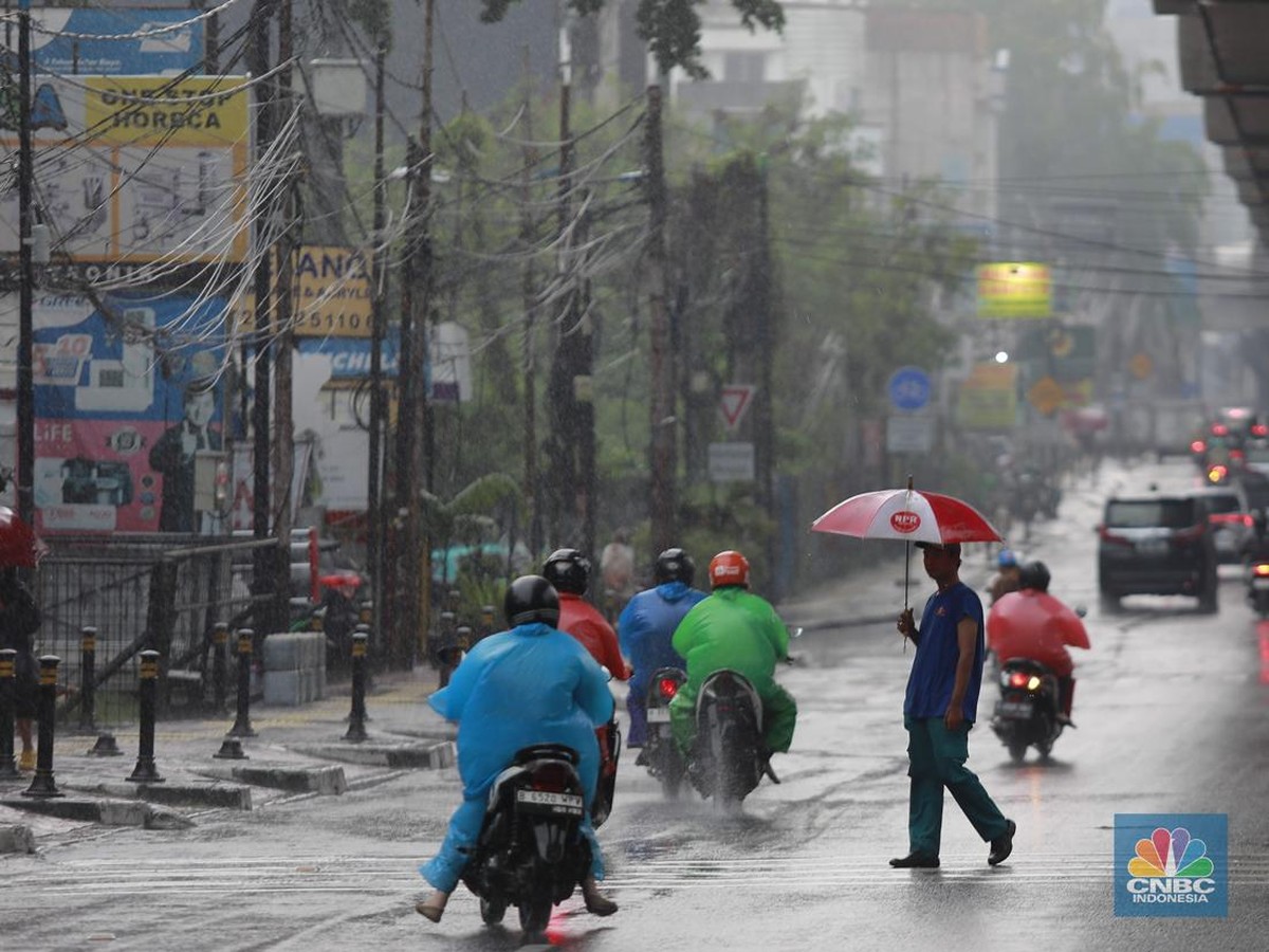 Alasan Hujan Lebat Rutin di Jakarta Dipicu Musim Peralihan dan Siklon Tropis