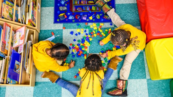 Usia Diagnosis Autisme dan Hubungannya dengan Genetik serta Kesehatan Mental