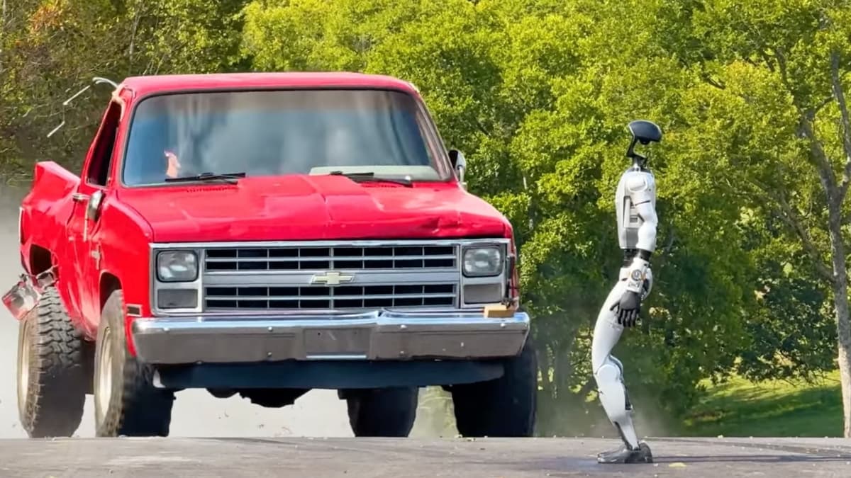 Uji Kekuatan Robot Humanoid Ben oleh WhistlinDiesel, Robot Jadi Bahaya!