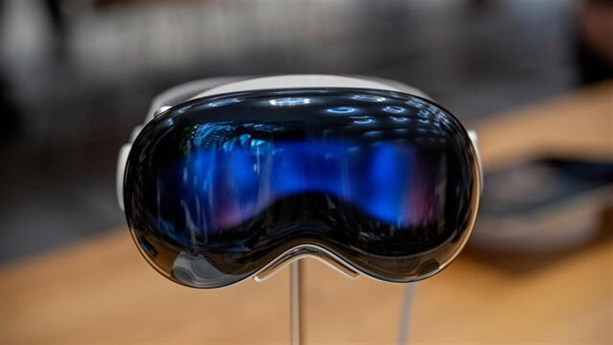 Apple Tunda Vision Pro Demi Kacamata Pintar Lawan Ray-Ban Meta