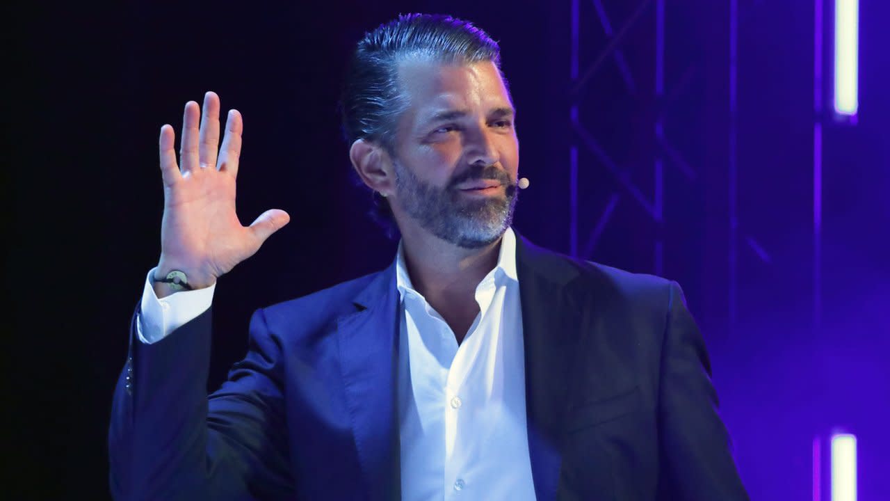 Keluarga Trump Siapkan Kartu Debit Kripto untuk Mudahkan Transaksi Sehari-hari