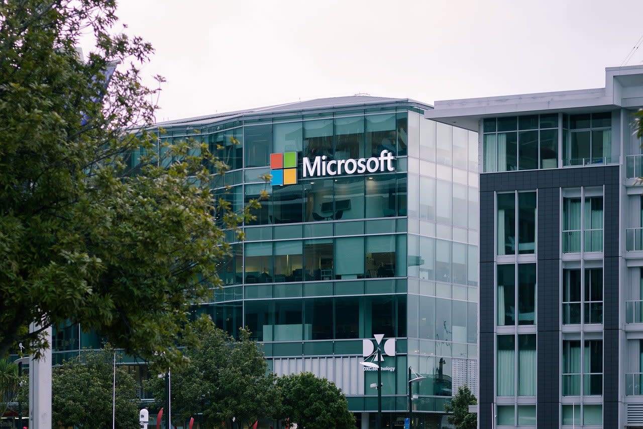 Kenapa Microsoft Jadi Pilihan Utama Investor di Era Pertumbuhan AI