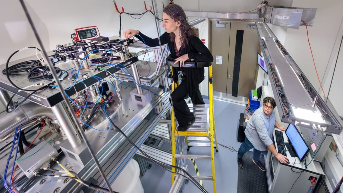 Qubit Molekuler Erbium Sambungkan Magnetisme dan Cahaya di Jaringan Kuantum