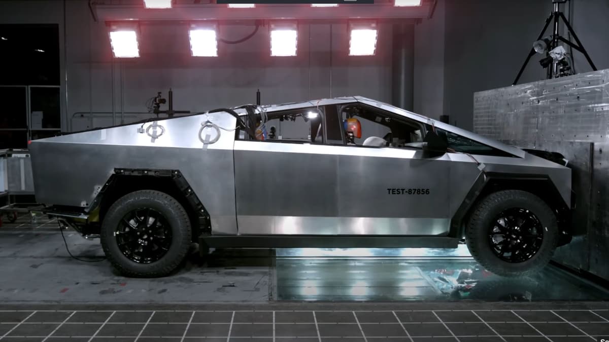 Gugat Tesla Karena Pintu Cybertruck Rusak, Mahasiswa Tewas Terperangkap di Kecelakaan