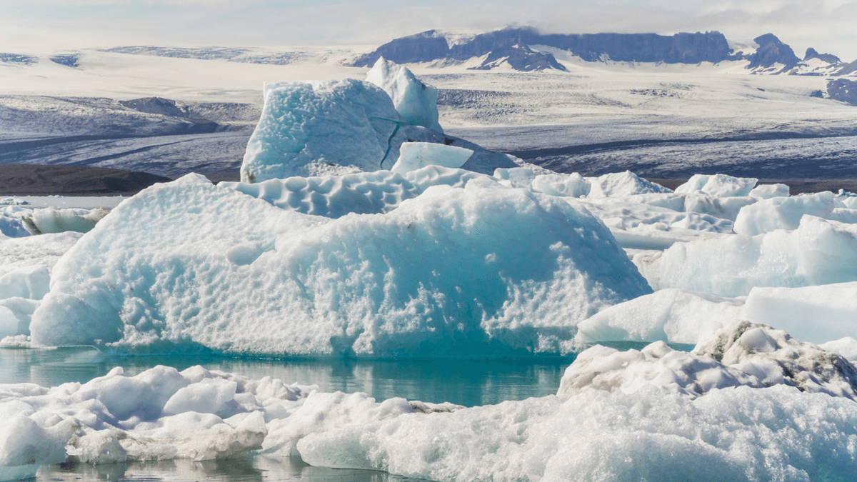 China Pioneering Deep Arctic Ice Dives to Study Ocean Life and Climate Change
