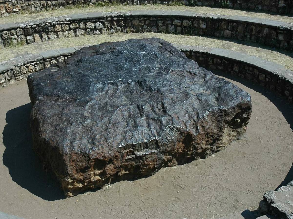 Fenomena Meteor Besar Jatuh di Cirebon dan Meteorit Terkenal Dunia