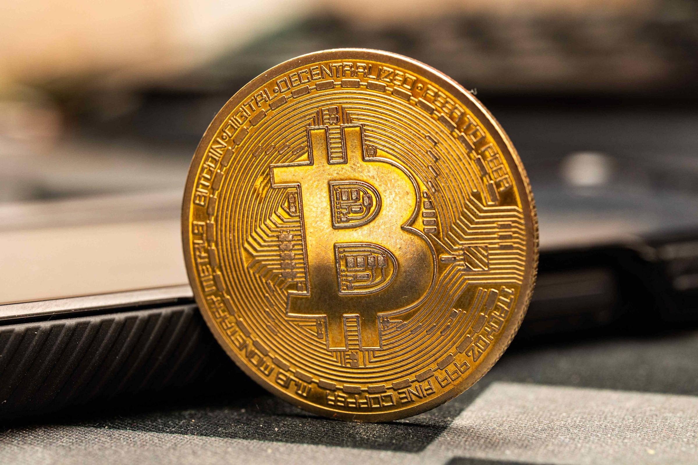 Harga Bitcoin Cetak Rekor Baru Dorong Saham Kripto Melesat