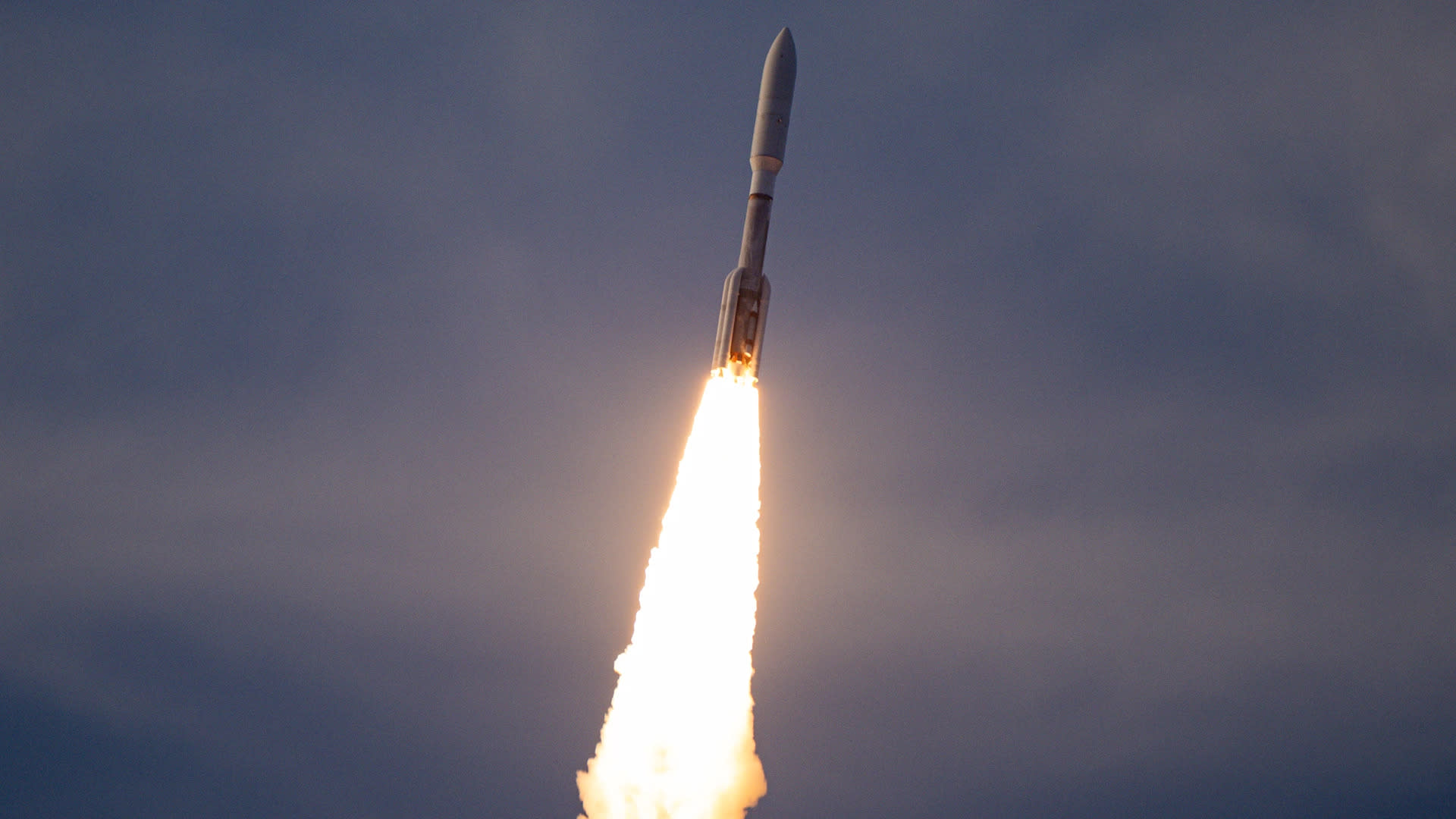 Rekor Arus Masuk Investasi Kripto Dorong Bitcoin ke Puncak Baru