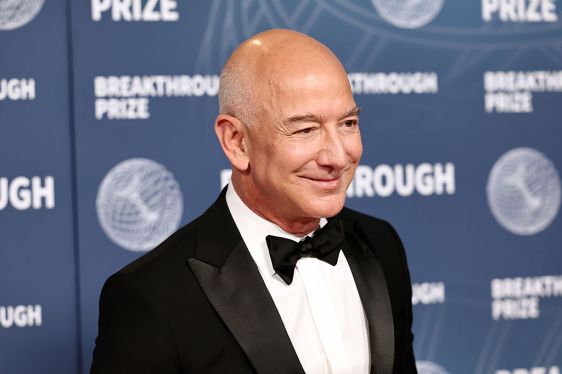 Jeff Bezos Prediksi Jutaan Orang Hidup di Luar Angkasa dalam 20 Tahun