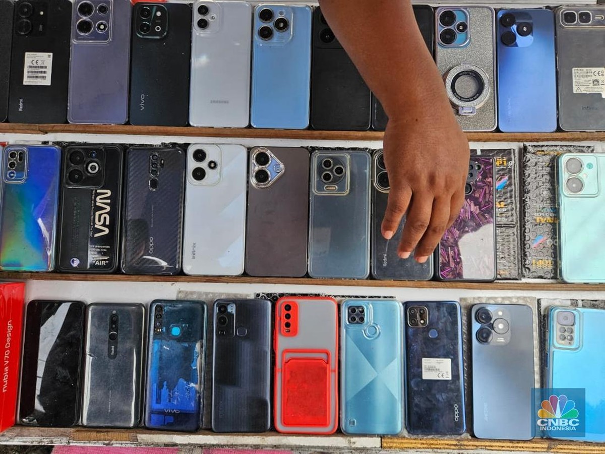 Cara Cerdas Beli iPhone Bekas Mulai Rp1,4 Juta di Pasar Jembatan Item