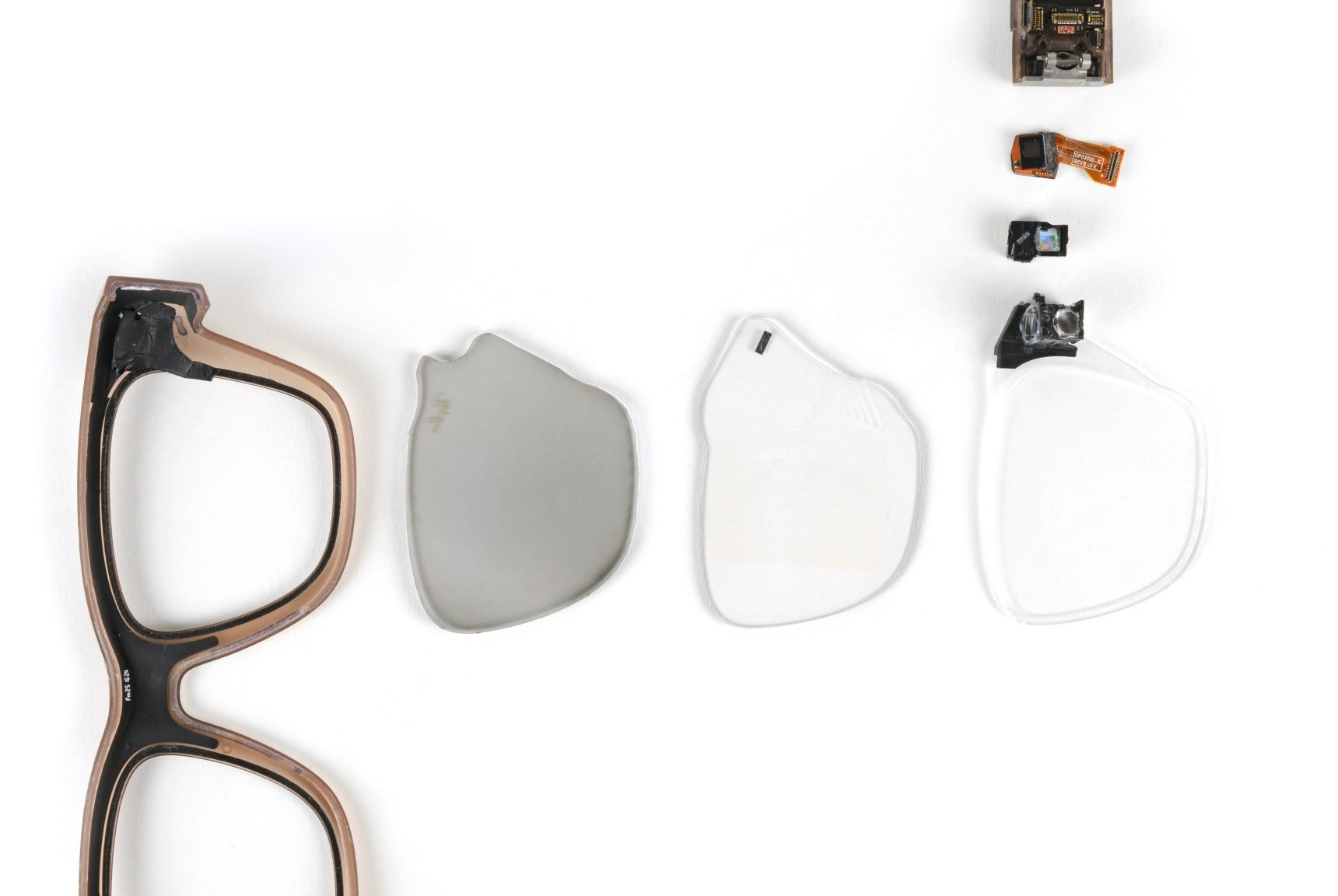 Teknologi Kaca Canggih Bikin Ray-Ban Display Mahal dan Sulit Diperbaiki