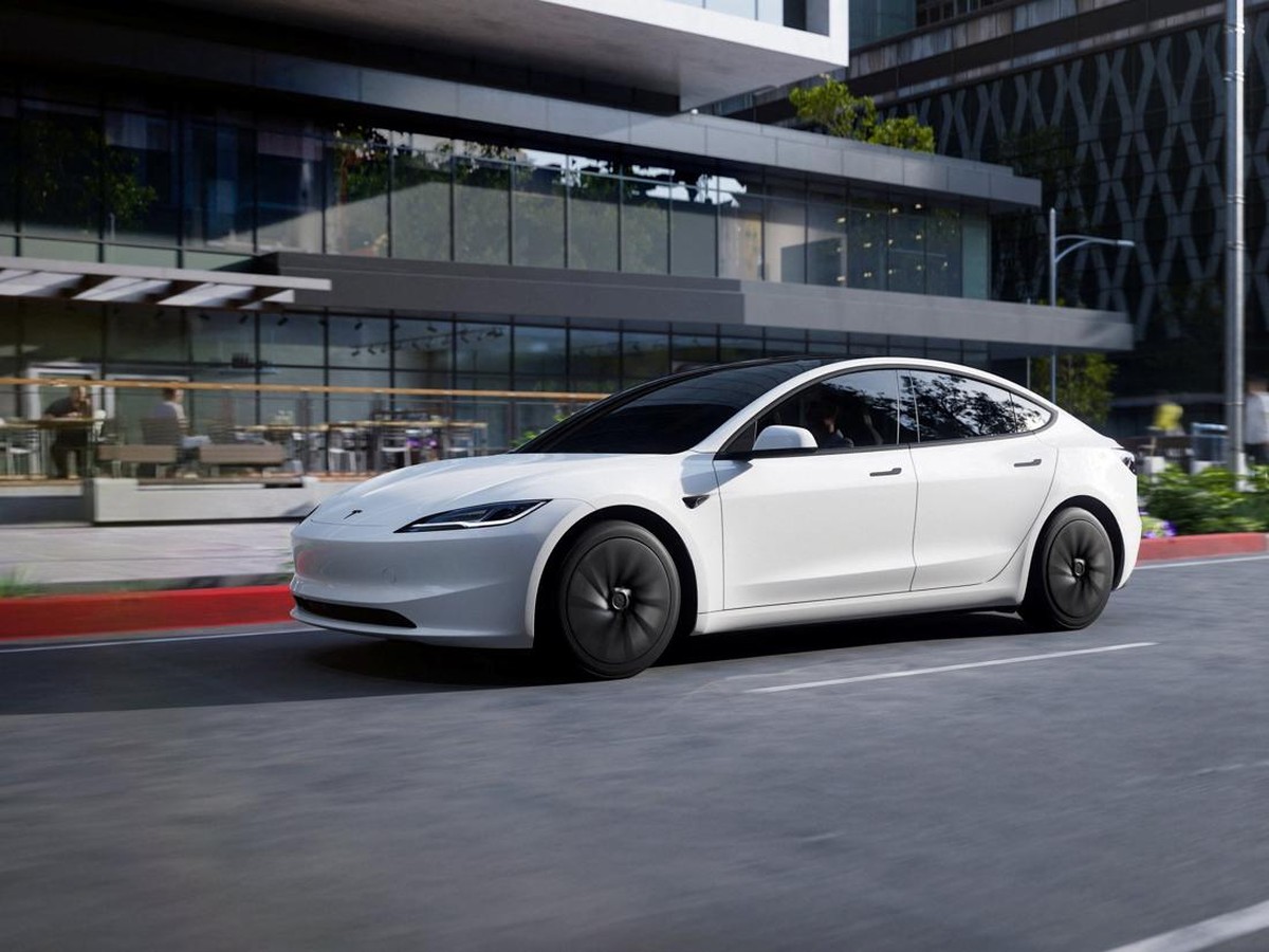 NHTSA Selidiki Tesla karena Fitur Full Self-Driving Sebabkan Banyak Kecelakaan