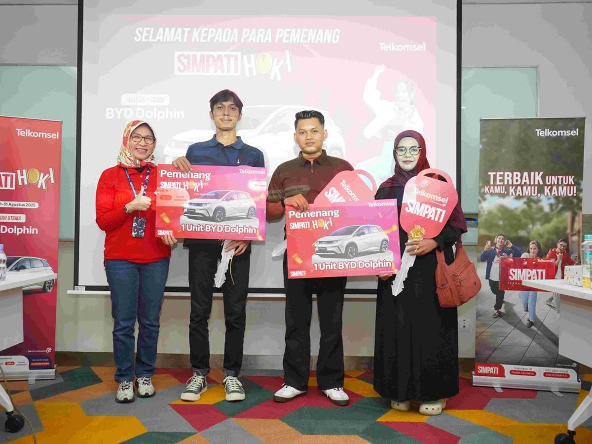 Telkomsel Bagikan Mobil Listrik BYD Dolphin kepada Pelanggan Setia SIMPATI