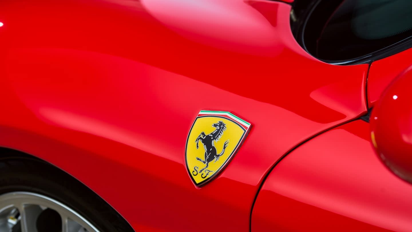 Ferrari Tetapkan Target Pendapatan €9 Miliar dan Kurangi Fokus Mobil Listrik hingga 2030