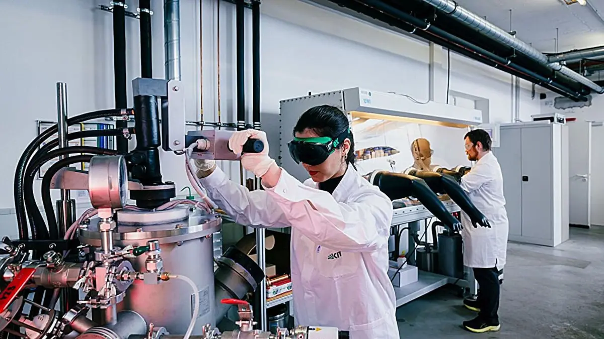 Paduan Logam Baru Bertenaga Tinggi untuk Mesin Pesawat dan Turbin Gas