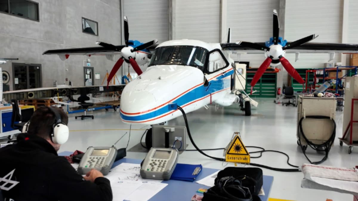 Peneliti Jerman Uji Komunikasi Kuantum dari Pesawat Terbang ke Bumi