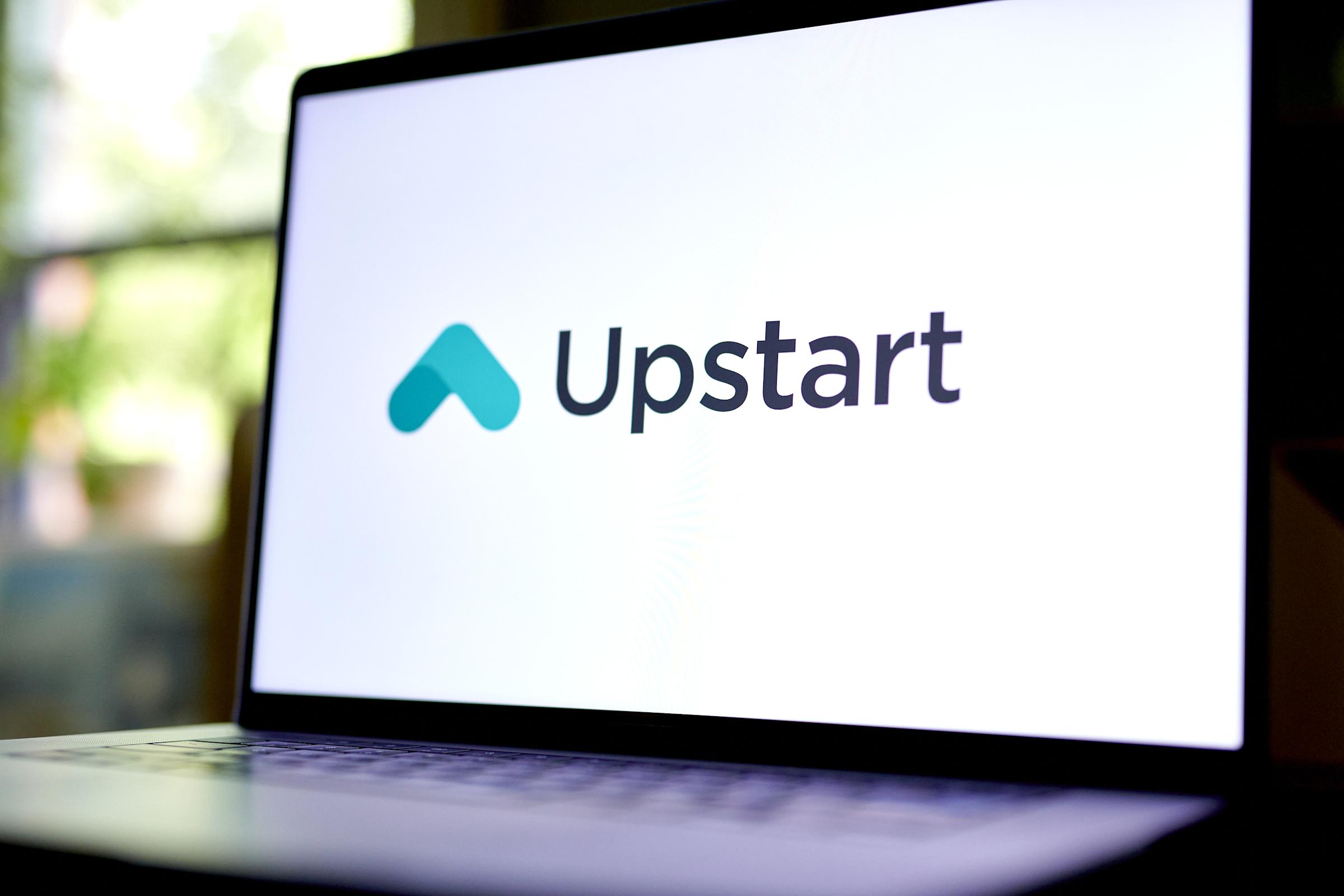 Upstart: Peluang Besar AI di Fintech dengan Risiko Keuangan yang Tinggi