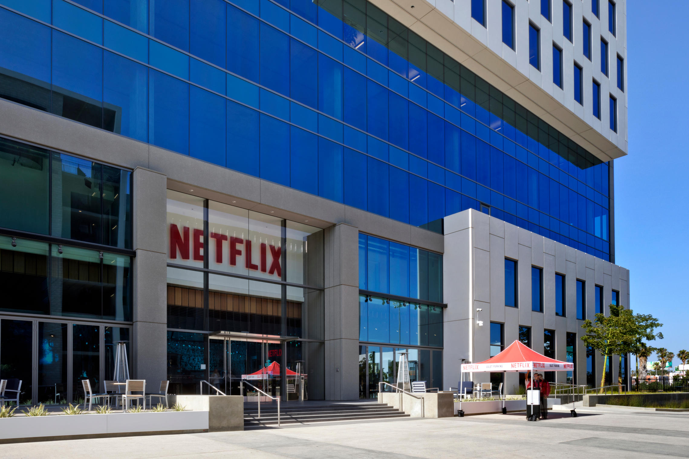 Haruskah Kamu Beli Saham Netflix Sebelum Laporan Keuangan Oktober?