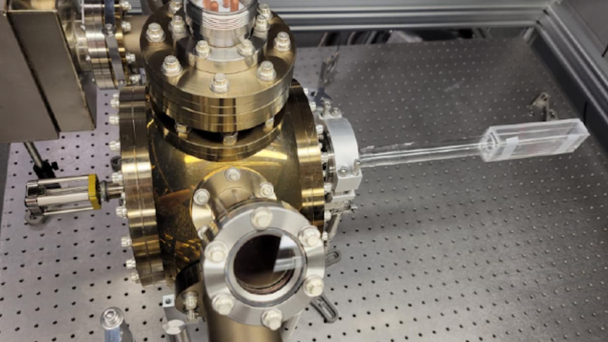 Peneliti UIUC Ciptakan Terobosan Komunikasi Kuantum Berbasis Atom Ytterbium