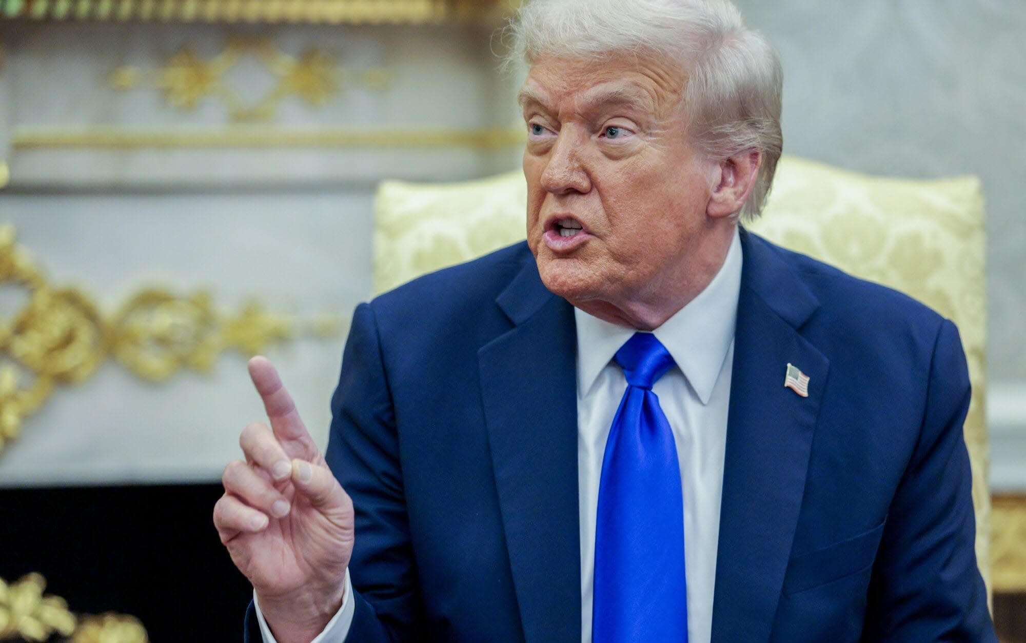 Ancaman Tarif Trump Picu Keruntuhan Cryptocurrency dan Dugaan Insider Trading