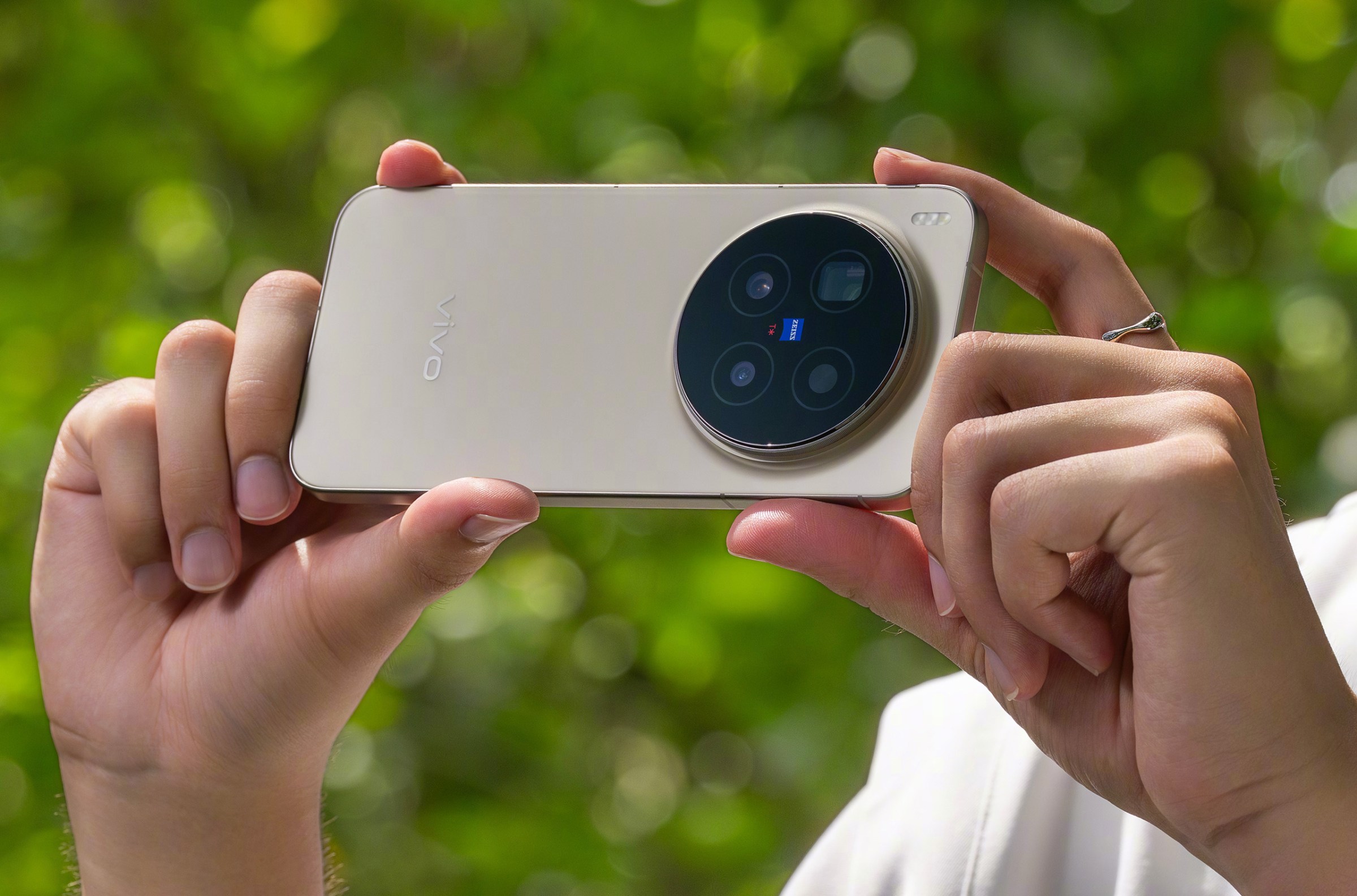 Vivo Luncurkan X300 dan X300 Pro dengan Kamera 200 MP dan Fitur Flagship