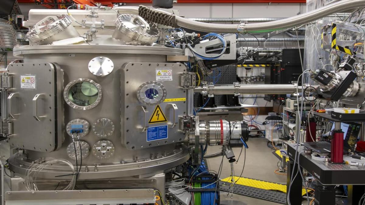 Penemuan Es XXI: Fase Es Baru yang Terdiri di Tekanan Tinggi pada Suhu Kamar