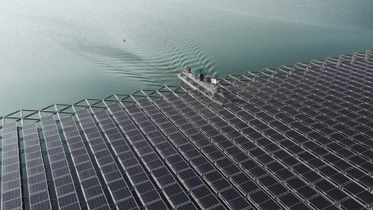 Fusio: Sistem Floating Solar Honeycomb yang Tingkatkan Efisiensi Energi