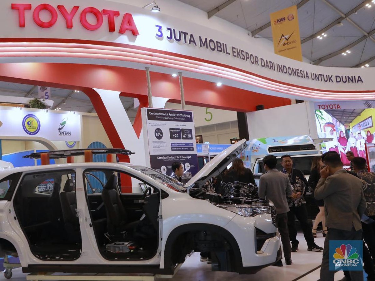 Toyota Innova Zenix Hybrid Tampil Baru Dengan Teknologi Hybrid Canggih di TEI 2025