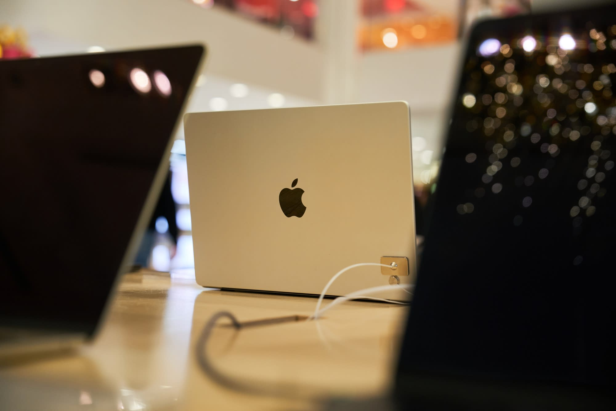 Apple Siapkan MacBook Pro Layar Sentuh dengan Teknologi OLED dan Desain Baru