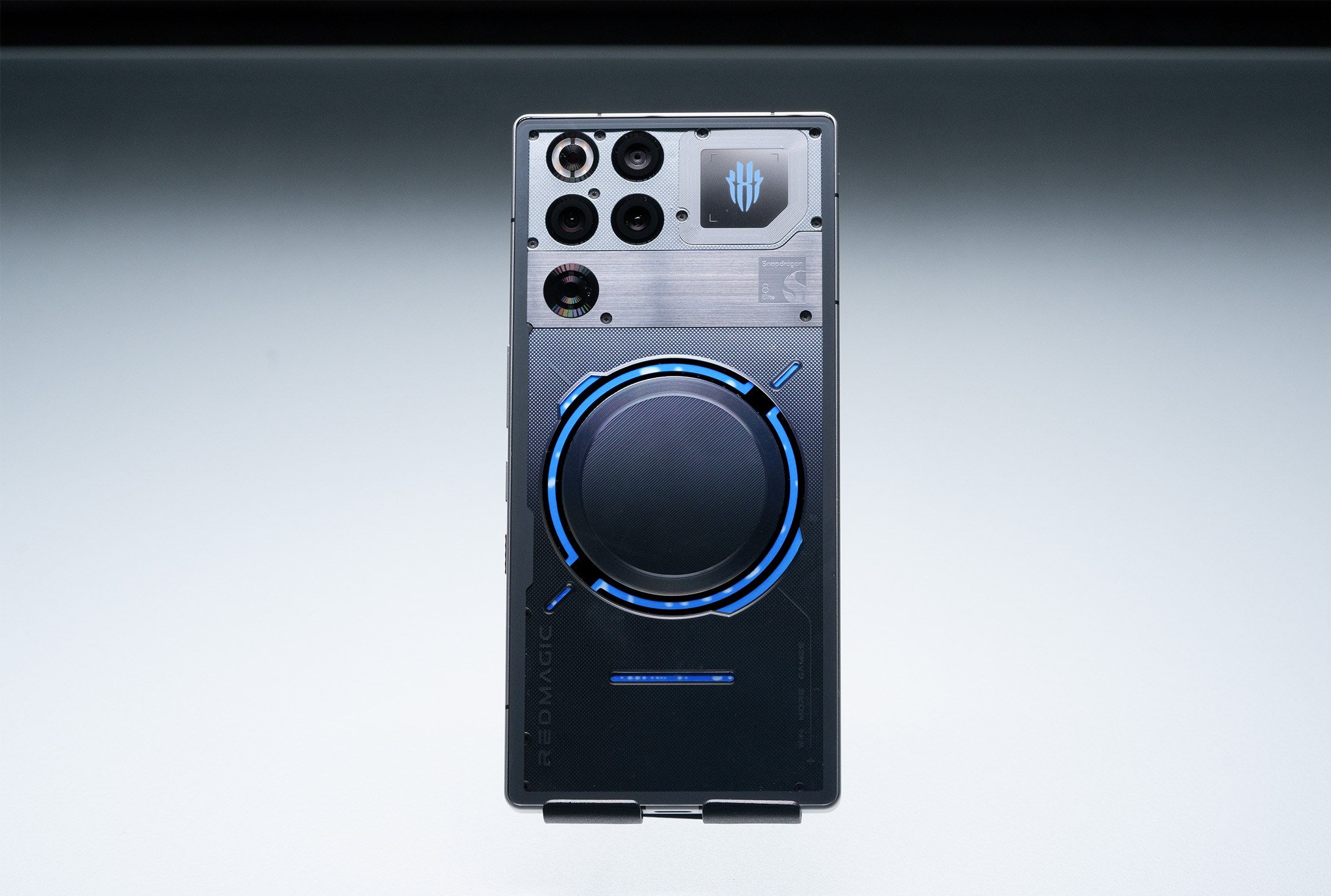 Redmagic Hadirkan Ponsel Gaming dengan Pendinginan Cair Aktif dan Baterai Jumbo