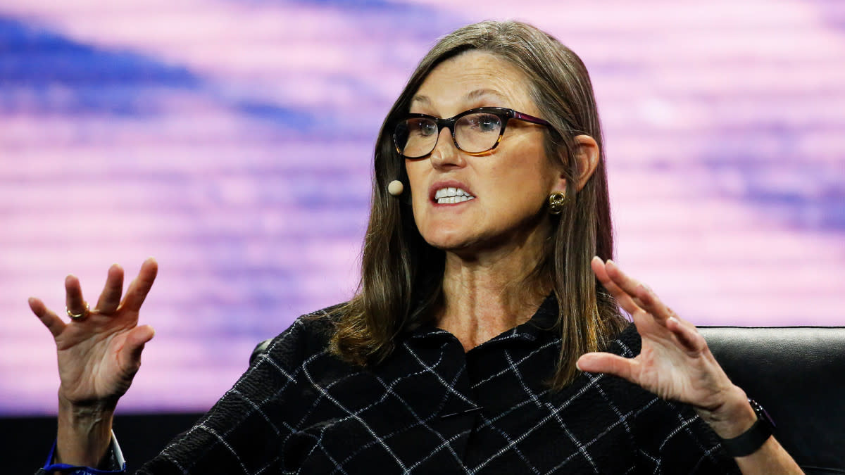 Cathie Wood All In: Alibaba Jadi Kisah Kebangkitan Teknologi 2025