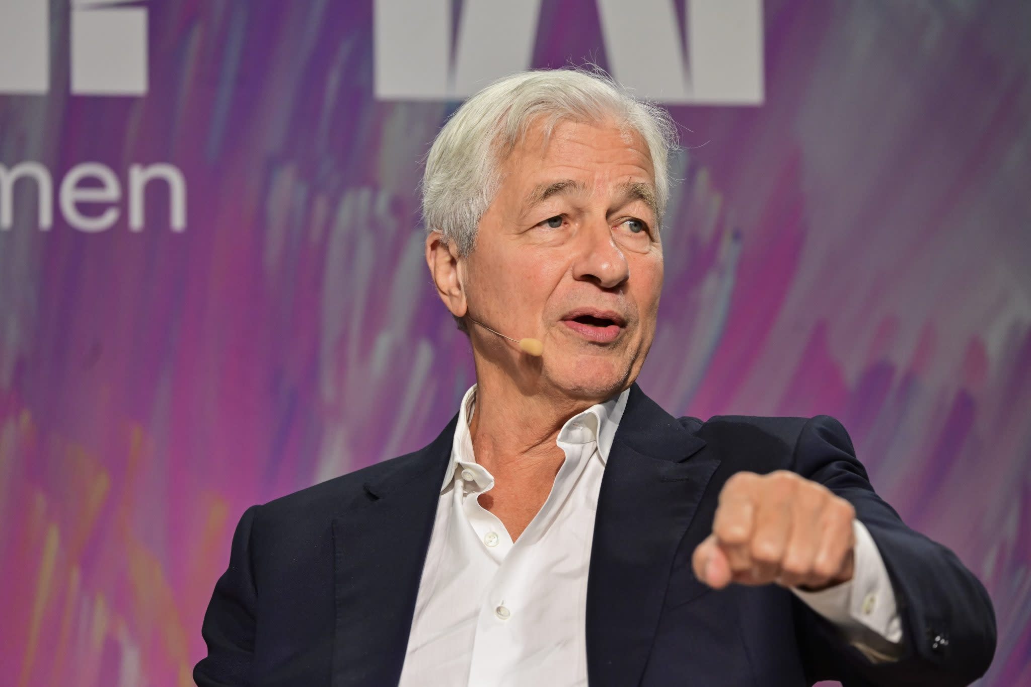 Jamie Dimon Tegaskan Pentingnya Fokus dan Etiket Rapat di Era Digital