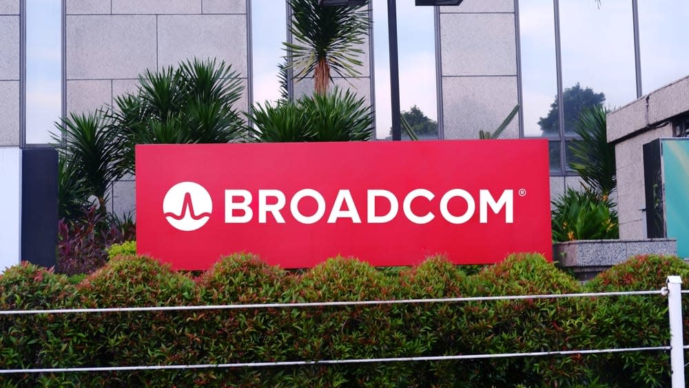Broadcom dan OpenAI Bersatu, Apakah Saham Broadcom Masih Layak Dibeli?