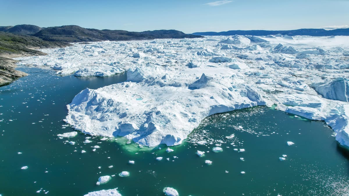 Greenland Bergerak dan Berubah Bentuk Akibat Pencairan Es yang Mempercepat
