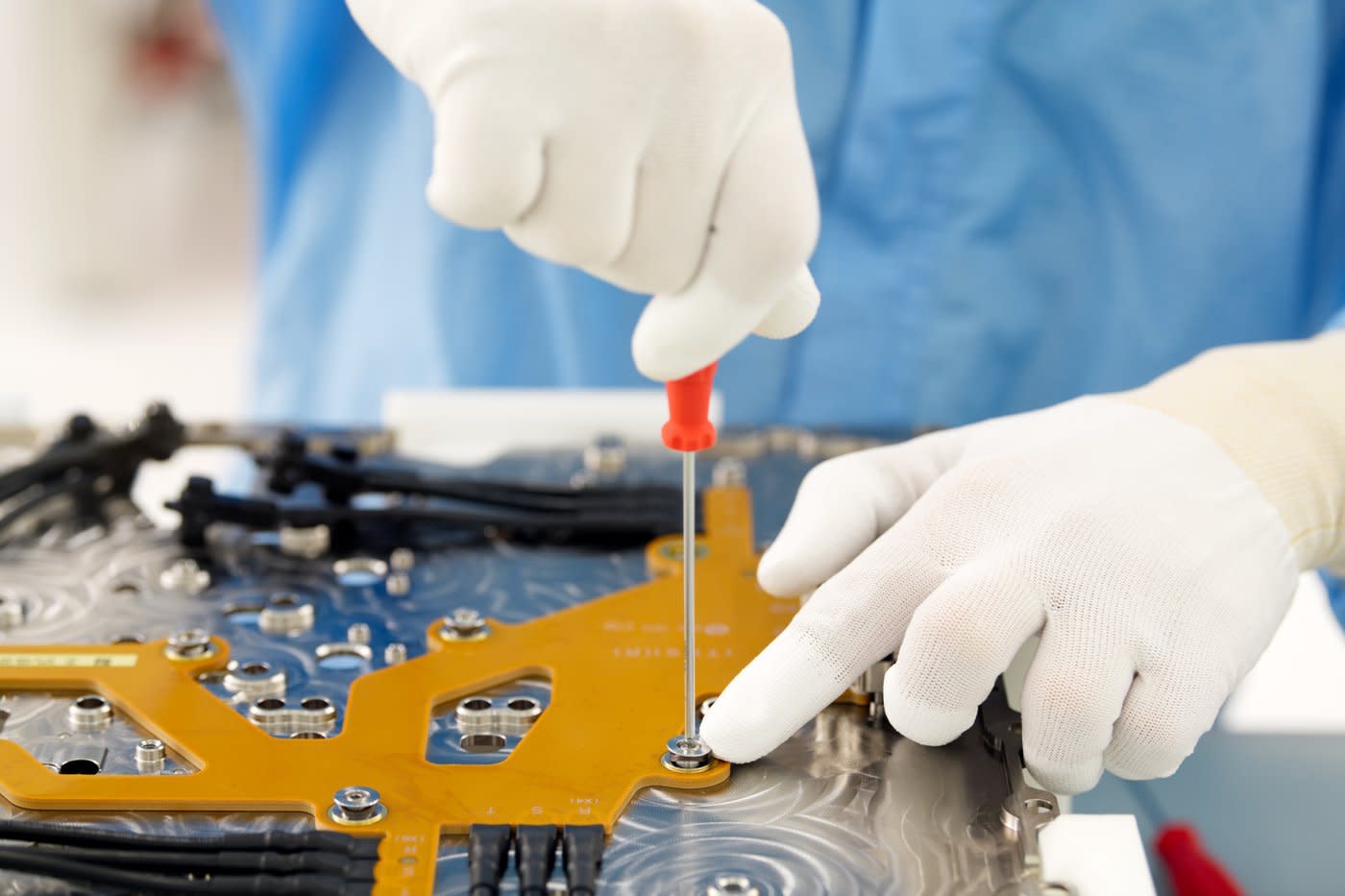 ASML: Saham Terbaik untuk Meraih Keuntungan dari Ledakan Industri Chip AI