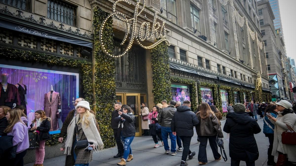 Saks Fifth Avenue Berjuang Bayar Tagihan, Risiko Bangkrut Meningkat