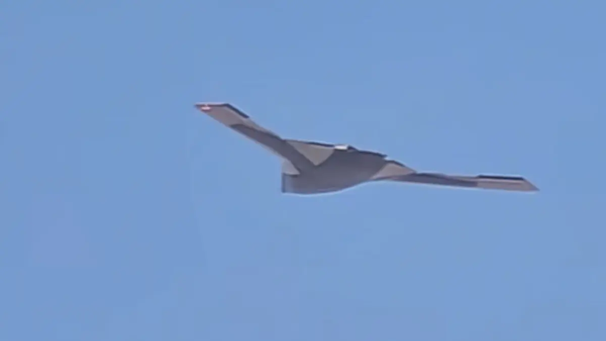 China Uji Terbang Pesawat Tempur Tanpa Awak Stealth GJ-X Seukuran B-21 Raider