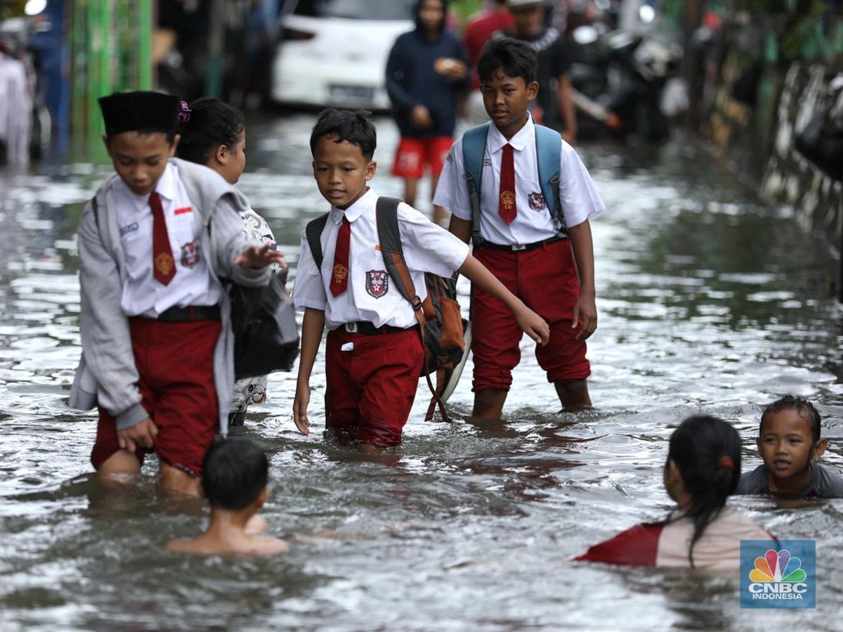 BMKG Waspadai Hujan Lebat dan Gelombang Tinggi Akibat Siklon Tropis di Indonesia