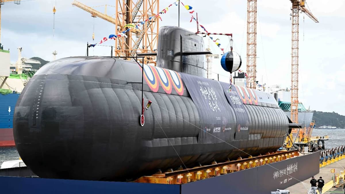 Peluncuran Kapal Selam Jang Yeong-sil Perkuat Pertahanan Laut Korea Selatan